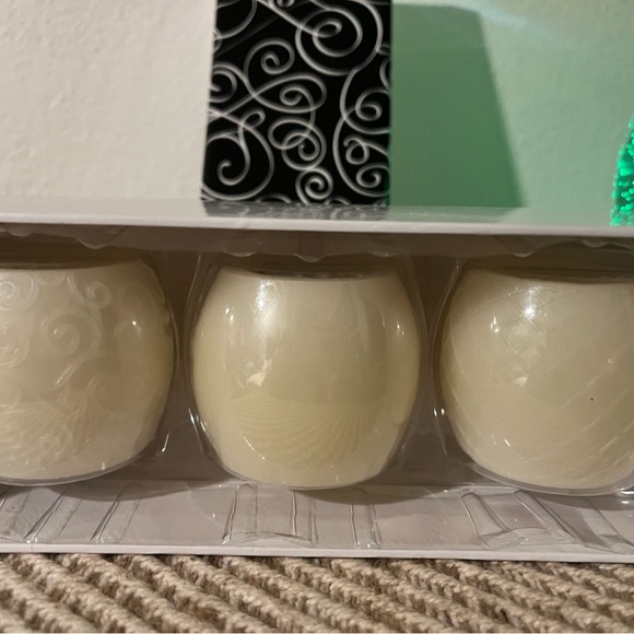 3 Wax candles needs batteries for timers brand new inbox never been used - Picture 3 of 7